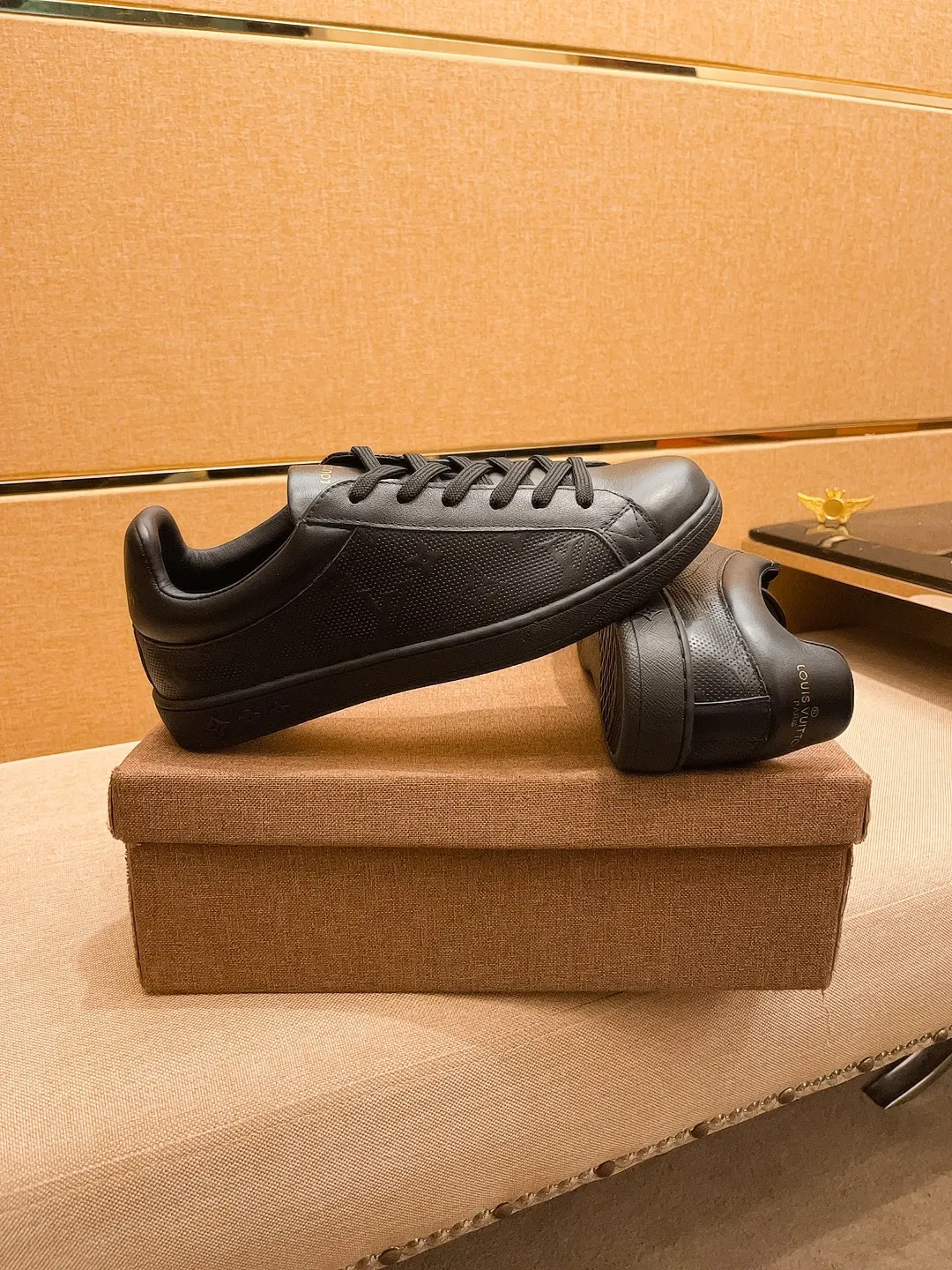 Men's shoes 💰 380💰🔥【LV】🔥 Louis Vuitton, high-end men's shoes brand, official website 1:1 latest masterpiece: the upper is made of Italian imported first-layer cowhide with a comfortable and breathable lining➕original non-slip and wear-resistant outsole🔥, making walking more convenient and comfortable! An exclusive new model, a stunning work, a beautiful 1:1 replica [color] compared to the official quality! Create a fashionable personality to set off your uniqueness! A must-have for trendy men! Classic🔥Size: 38-44 Color: 🔥Multiple colors available🔥